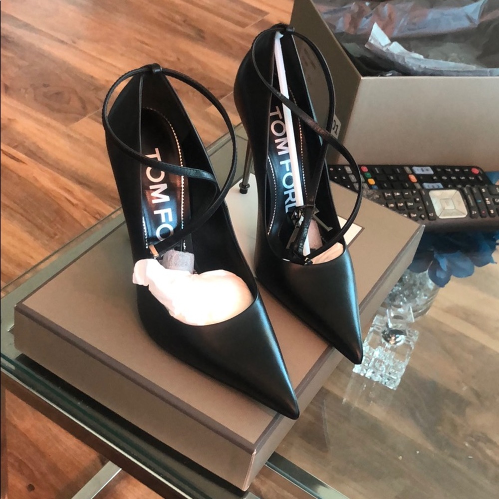 Tom Ford black leather pumps